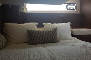2019 33 Jeanneau Express - Guest Stateroom