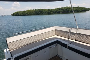 2019 33 Jeanneau Express - Cockpit Seating