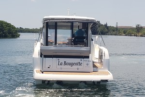 2019 33 Jeanneau Express - Transom Profile