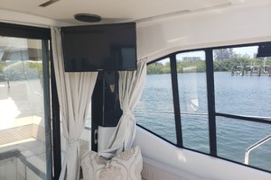 2019 33 Jeanneau Express - Salon TV