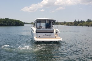 2019 33 Jeanneau Express - Transom Profile
