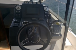 2019 33 Jeanneau Express - Helm/Electronics
