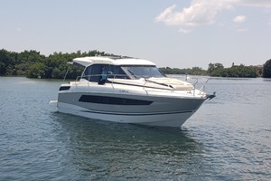 2019 33 Jeanneau Express - Starboard Profile