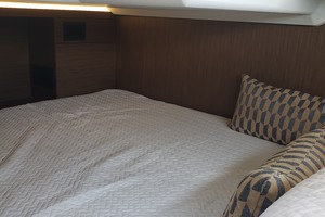 2019 33 Jeanneau Express - Guest Stateroom