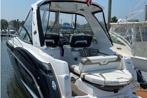 Magic 10 33ft Monterey Yacht For Sale