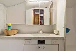 2001 Ocean Yachts 52 SS thumbnail 25