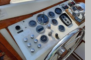 Weatherly 25ft Custom Yacht For Sale