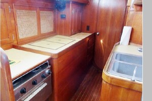 KEEP ON DANCIN  41ft Bristol Yacht For Sale