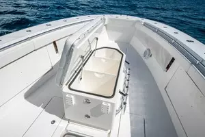 2011 Invincible 42CC thumbnail 8
