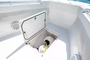 2011 Invincible 42CC thumbnail 15