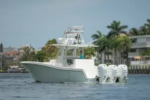 2011 Invincible 42CC thumbnail 47