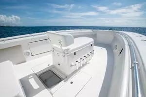 2011 Invincible 42CC thumbnail 6