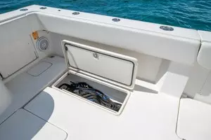 2011 Invincible 42CC thumbnail 17