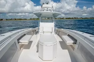 2011 Invincible 42CC thumbnail 5