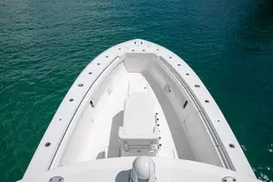 2011 Invincible 42CC thumbnail 12