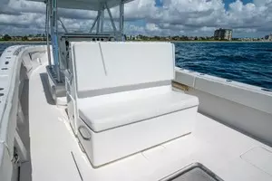 2011 Invincible 42CC thumbnail 11