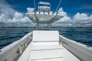 2011 Invincible 42CC thumbnail 10