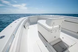 2011 Invincible 42CC thumbnail 7