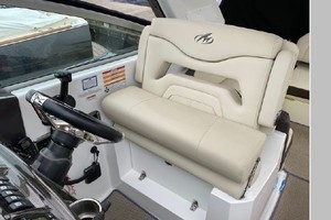 Knot Working 29ft Monterey Yacht For Sale