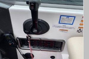 Knot Working 29ft Monterey Yacht For Sale