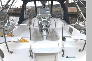 CHILLIN 33ft Hunter Yacht For Sale