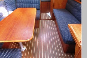 CHILLIN 33ft Hunter Yacht For Sale