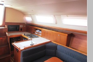 CHILLIN 33ft Hunter Yacht For Sale