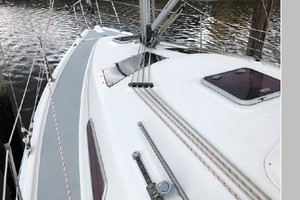 CHILLIN 33ft Hunter Yacht For Sale