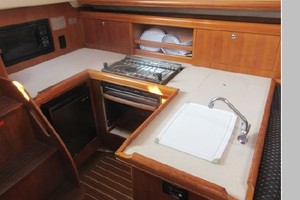 CHILLIN 33ft Hunter Yacht For Sale