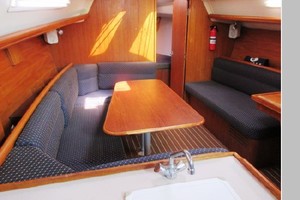 CHILLIN 33ft Hunter Yacht For Sale