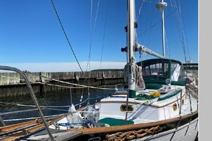 Sabine 40ft Island Trader Yacht For Sale