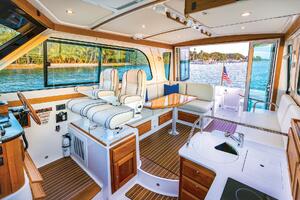 Photo 3992124 for 2027 Back Cove 372 Express  