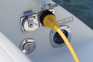 Photo 1739140 for 2005 Formula 330 Sun Sport  