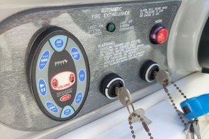 Photo 1739107 for 2005 Formula 330 Sun Sport  