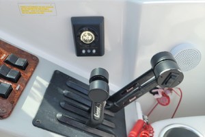 Photo 1739106 for 2005 Formula 330 Sun Sport  