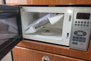 Photo 1739120 for 2005 Formula 330 Sun Sport  