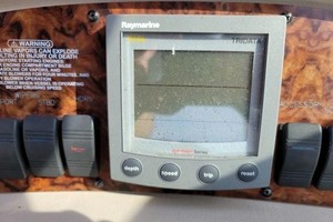 Photo 1739293 for 2002 Sea Ray 340 Sundancer  