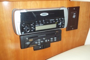 Photo 1739268 for 2004 Carver 360 Mariner No Tan Lines 