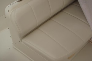 Photo 1739258 for 2004 Carver 360 Mariner No Tan Lines 