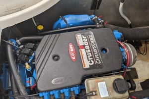 Photo 1739273 for 2004 Carver 360 Mariner No Tan Lines 