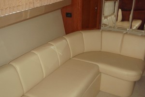 Photo 1739262 for 2004 Carver 360 Mariner No Tan Lines 