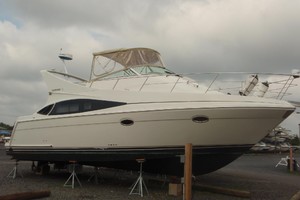 Photo 1739249 for 2004 Carver 360 Mariner No Tan Lines 