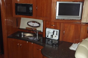 Photo 1739267 for 2004 Carver 360 Mariner No Tan Lines 