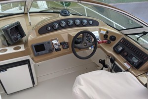 Photo 1739253 for 2004 Carver 360 Mariner No Tan Lines 