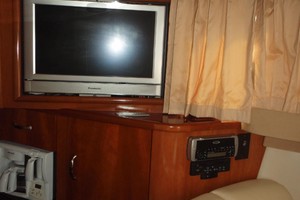 Photo 1739269 for 2004 Carver 360 Mariner No Tan Lines 