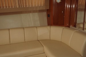 Photo 1739263 for 2004 Carver 360 Mariner No Tan Lines 