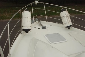 Photo 1739260 for 2004 Carver 360 Mariner No Tan Lines 