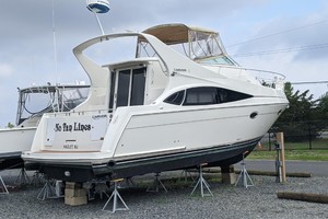 Photo 1739250 for 2004 Carver 360 Mariner No Tan Lines 