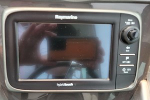 Photo 1739332 for 2014 Monterey 260 Sport Yacht  