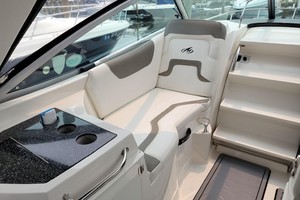 Photo 1739318 for 2014 Monterey 260 Sport Yacht  